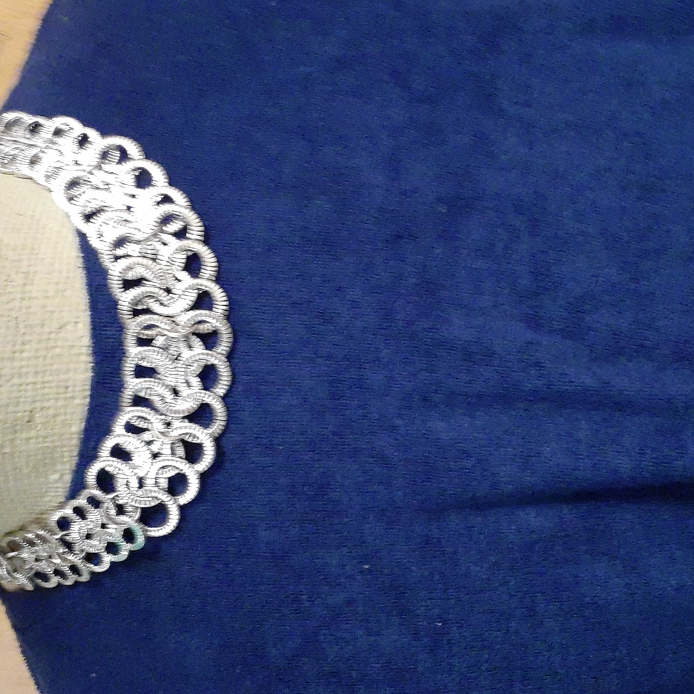 For sale! Vintage liz claiborne 17" choker necklace